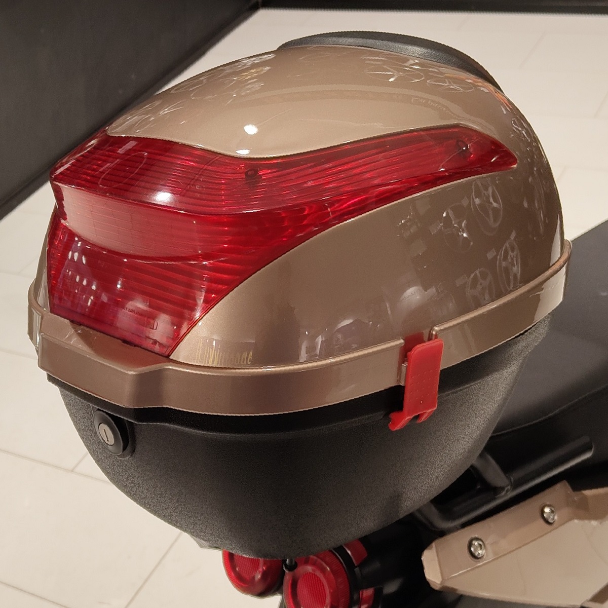 Kontio Motors e-Scooter 2.0 Takaboksi, kulta